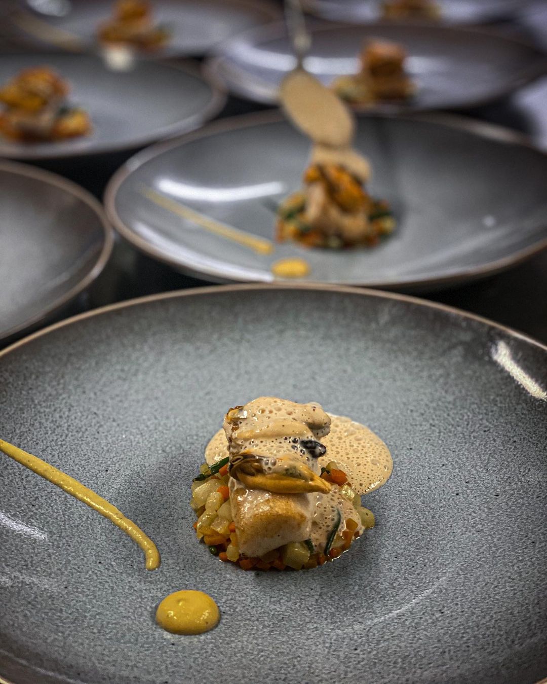 Foto van gerecht met borden Restaurant JOON Monnickendam